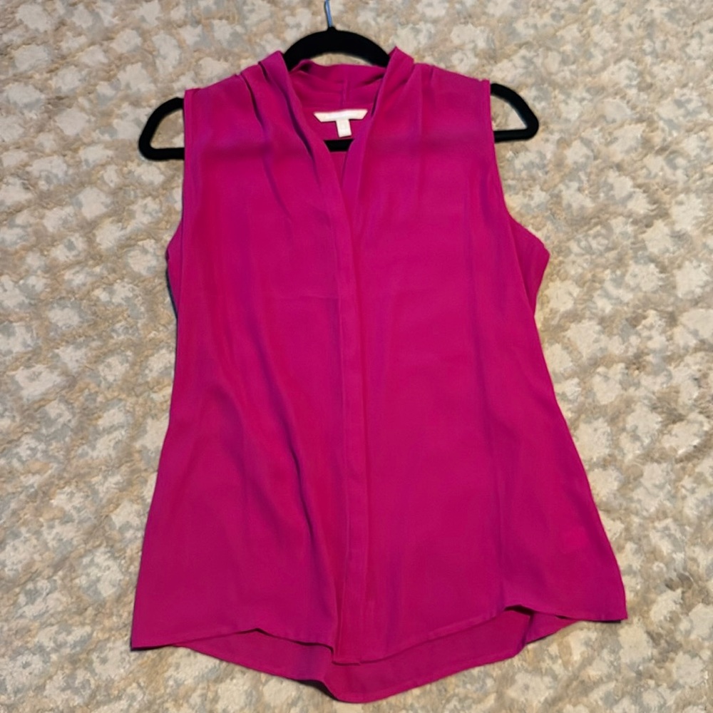 EUC breezy magenta sleeveless button up blouse Banana Republic 6